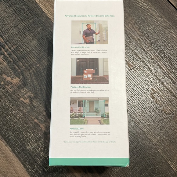 NEW NIB DIHOOM WIFI WIRELESS SMART CAMERA CAN SCREW IN LIGHT SOCKET OR PLUG IN - Picture 2 of 4